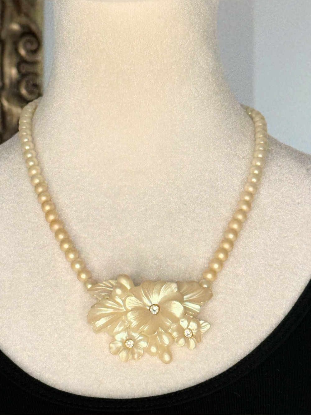 Vintage Avon Frosted Petal Necklace Floral Rhinestone Pearl Bead Statement